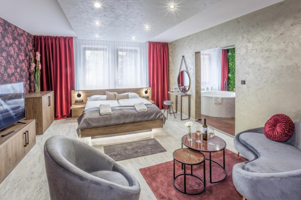 Hotel Beta Bzenec Esterno foto