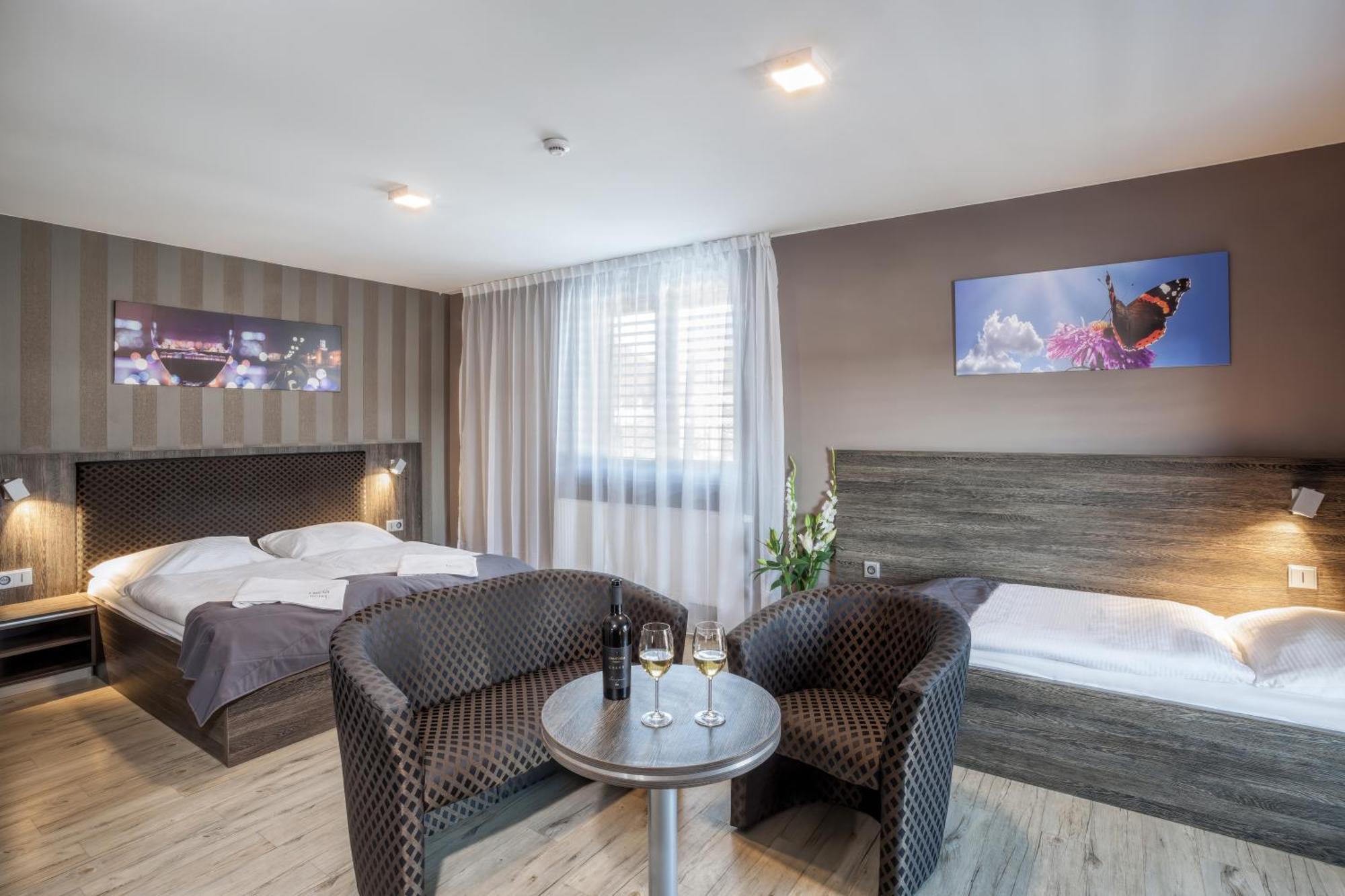 Hotel Beta Bzenec Esterno foto