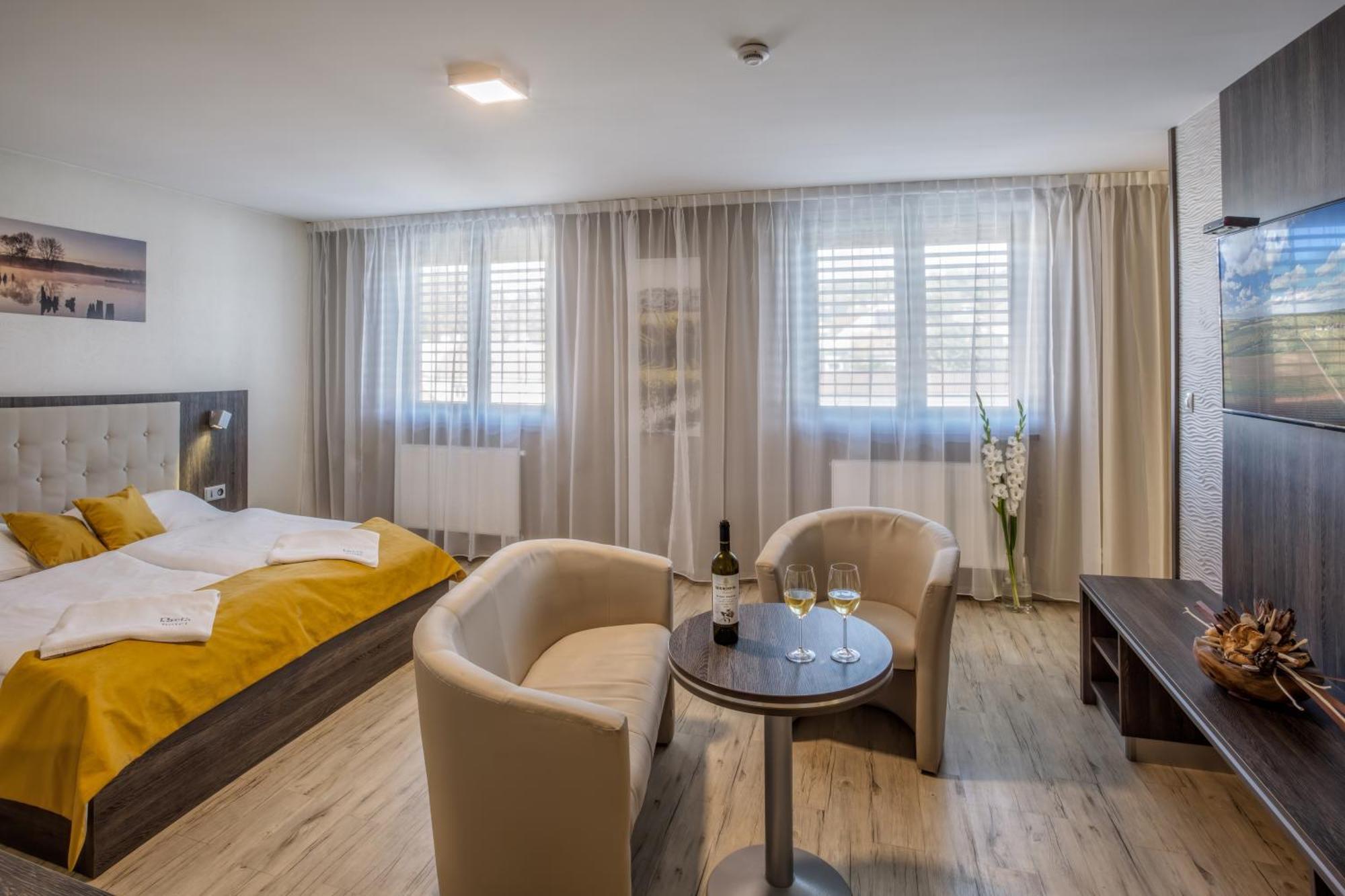Hotel Beta Bzenec Esterno foto
