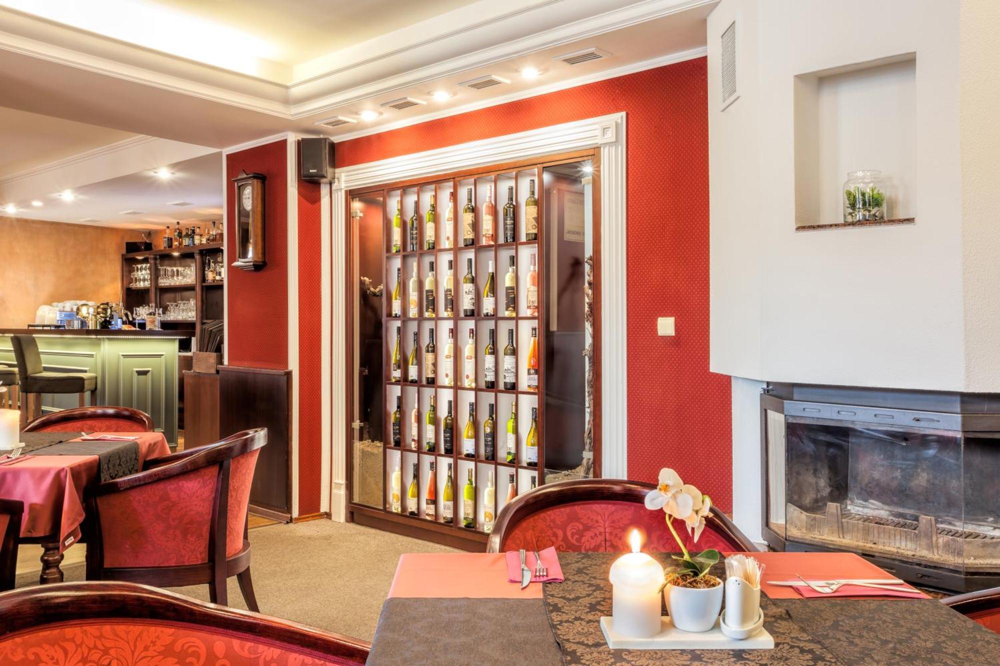 Hotel Beta Bzenec Esterno foto